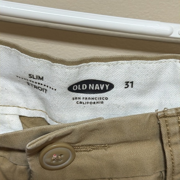 Slim Fit Old Navy Khaki Shorts size 31 - Picture 3 of 3